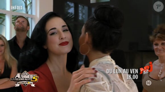 Dita Von Teese embrasse Nabilla dans Les Anges de la télé-réalité 5 sur NRJ 12