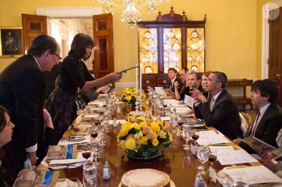 Barack et Michelle Obama lors d'un diner pour célébrer la Pâque juive à Washington le 25 mars 2013