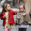 Les jumelles de Sarah Jessica Parker, Tabitha et Marion, se promènent avec leur nounou à New York, le 16 avril 2013.