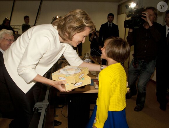 La princesse Mathilde de Belgique à Bruxelles le 16 avril 2013 pour la présentation du kit "Le premier réconfort", à destination des enfants de 5 à 12 ans subissant la perte d'un être cher.