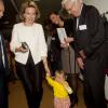 La princesse Mathilde de Belgique était à Bruxelles le 16 avril 2013 pour la présentation du kit "Le premier réconfort", à destination des enfants de 5 à 12 ans subissant la perte d'un être cher.