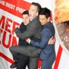 Jason Biggs, John Cho, Eddie Kaye Thomas à la première de American Pie 4, à Hollywood, le 19 mars 2012.