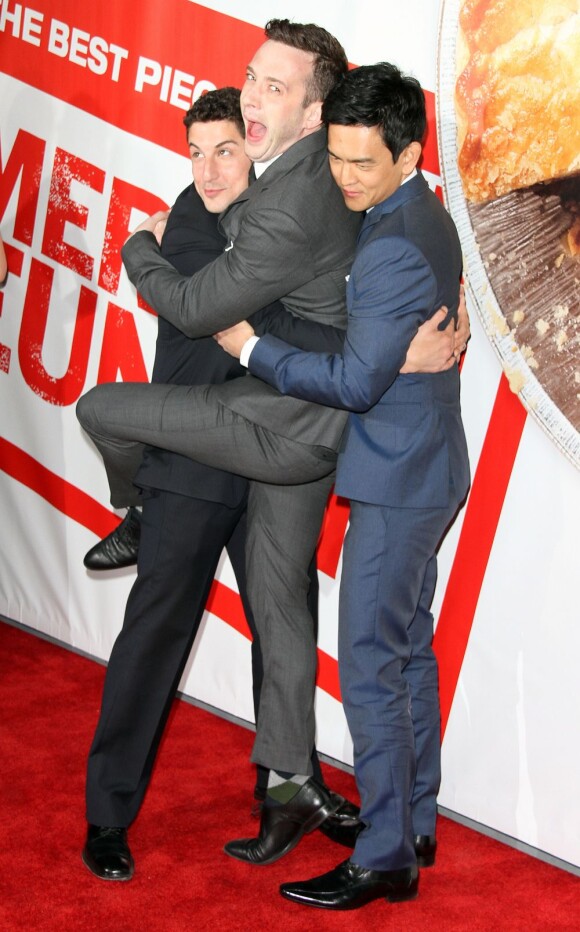 Jason Biggs, John Cho, Eddie Kaye Thomas à la première de American Pie 4, à Hollywood, le 19 mars 2012.