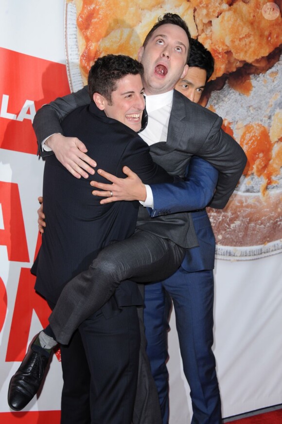 Jason Biggs, John Cho et Eddie Kaye Thomas à la première de American Pie 4, à Hollywood, le 19 mars 2012.