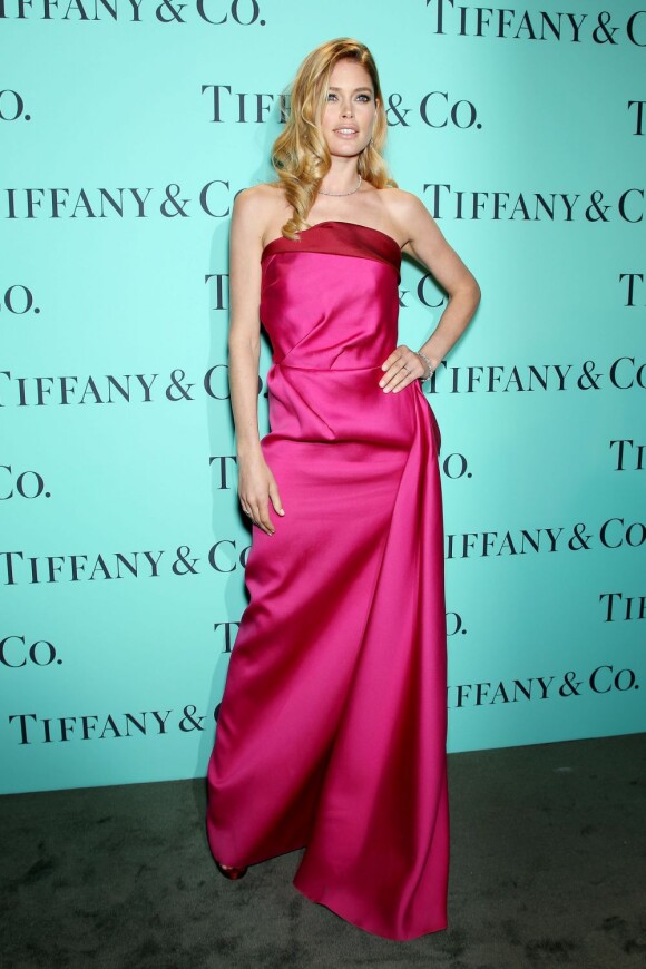 La splendide Doutzen Kroes à la soirée Tiffany & Co Blue Book Ball au Rockefeller Center de New York. Le 18 avril 2013.
