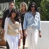Kim Kardashian etune amie, visitant des maisons, à Los Angeles le 20 avril 2013.