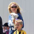 Britney Spears en compagnie de son fils Jayden James, lors d'un match de football à Woodland Hills, le 21 avril 2013.