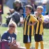 Britney Spears avec ses fils, Sean et Jayden, lors d'un match de football à Woodland Hills, le 21 avril 2013.