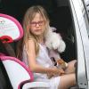 Jennifer Garner fait du shopping avec sa fille Violet à Brentwood, le 21 avril 2013 - Violet et ses peluches !