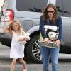 Jennifer Garner fait du shopping avec sa fille Violet à Brentwood, le 21 avril 2013
