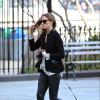 Fashionista dans l'âme, Olivia Palermo est sur son 31, même pour promener son chien. Le 22 avril 2013 à New York