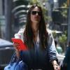 Alessandra Ambrosio, sublime et lookée dans les rues de Beverly Hills le 23 avril 2013.