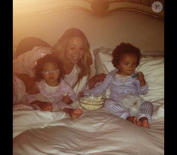 Mariah Carey a posté des photos intimes et familiales sur Instagram, notamment lors d'une soirée pyjama avec son mari et ses enfants, le 24 avril 2013.