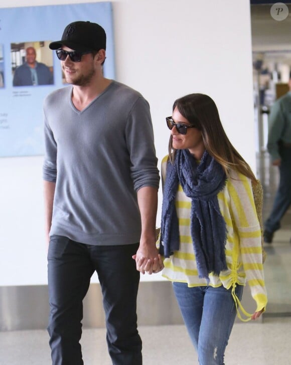 Lea Michele et son compagnon Cory Monteith arrivent à l'aéroport LAX de Los Angeles, le 5 janvier 2013.