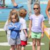 Après quelques courses réalisées au Farmer's Market de Brentwood, Jennifer Garner, Ben Affleck et leurs filles se sont rendus à l'école de Palisades où Seraphina et Violet ont participé à une compétition sportive. Le 28 avril 2013 à Los Angeles.