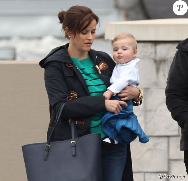 Exclusif - Reese Witherspoon avec son bébé Tennessee le 30 mars 2013 à Nashville