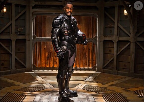 Idris Elba dans Pacific Rim.
