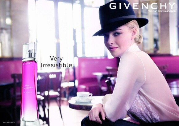 Amanda Seyfreid, nouveau visage du parfum Very Irrésistible de Givenchy.