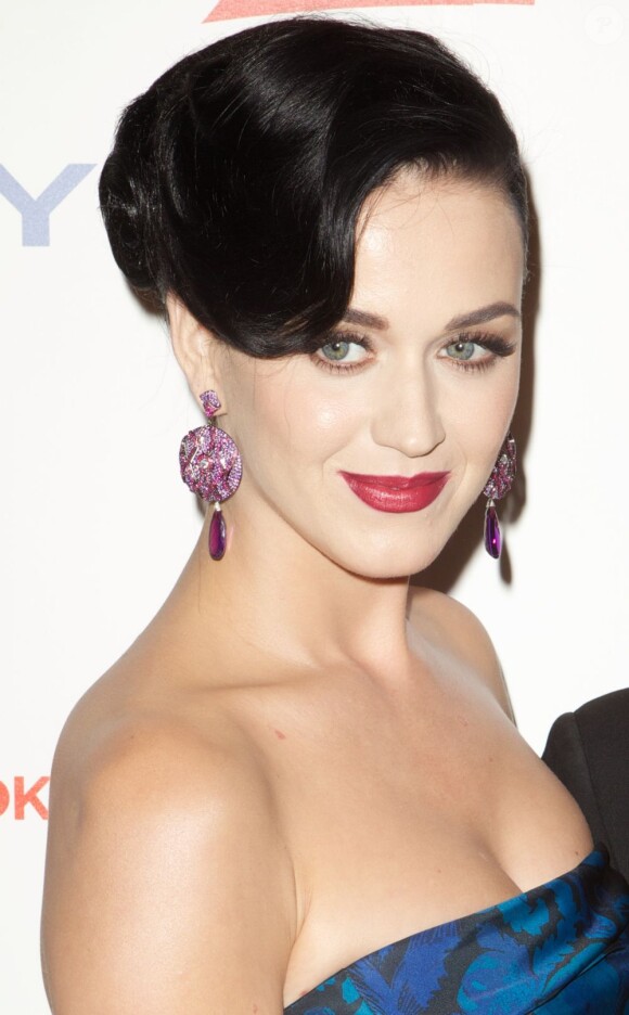 Katy Perry assiste au gala Delete Blood Cancer au Cipriani Wall Street. La chanteuse de 28 ans y remettait à la créatrice Vera Wang le Delete Blood Cancer Award pour son soutien dans la campagne Share the Love poussant au don de sang et moelle osseuse. New York, le 1er mai 2013.
