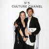 Harumi Klossowska de Rola et son mari Benoit Peverelli à l'exposition "N°5 Culture Chanel" au Palais de Tokyo à Paris le 3 mai 2013. L'exposition "N°5 Culture Chanel" retrace l'histoire et les secrets, jusqu'alors bien gardés, du mythique parfum de la maison Chanel.