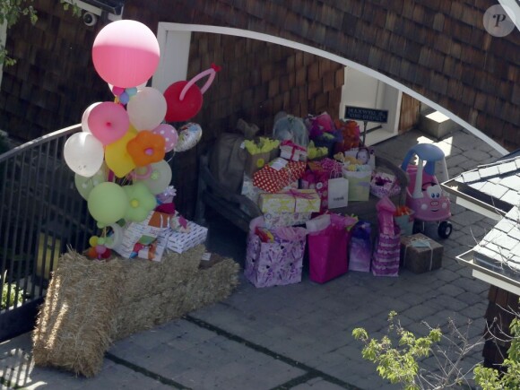 Exclusif - Jessica Simpson enceinte organisant une fête d'anniversaire pour sa fille Maxwell Drew Johnson qui a eu 1 an le 1er mai, le 28 avril 2013 à Hidden Hills.