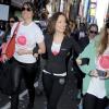 Olivia Wilde à la 16e marche pour les femmes organisée par la marque Revlon pour la recherche contre le cancer. Cette dernière s'est déroulée de Times Square à Central Park à New York, le 4 mai 2013.