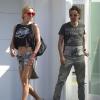 Kate Hudson et son fiancé le rockeur Matthew Bellamy devant leur maison à Los Angeles, le 4 mai 2013.
