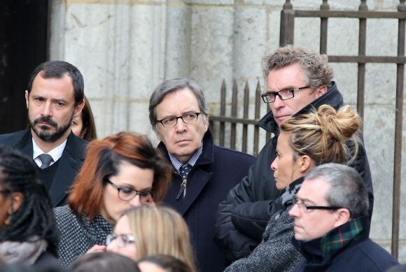 Franck Firmin-Guion (PDG de Adventure Line Productions), Nonce Paolini, Denis Brogniart et sa femme Hortense aux obsèques de Gérald Babin (candidat de Koh Lanta 2013) à Nemours, le 5 avril 2013.