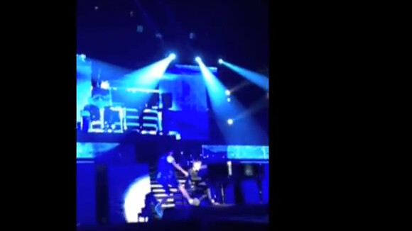 Justin Bieber : Attaqué sur scène, il garde son sang-froid !