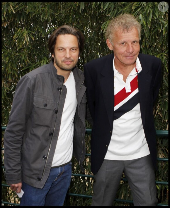 Patrick Poivre d'Arvor et son fils Arnaud à Roland-Garros le 2 juin 2010.