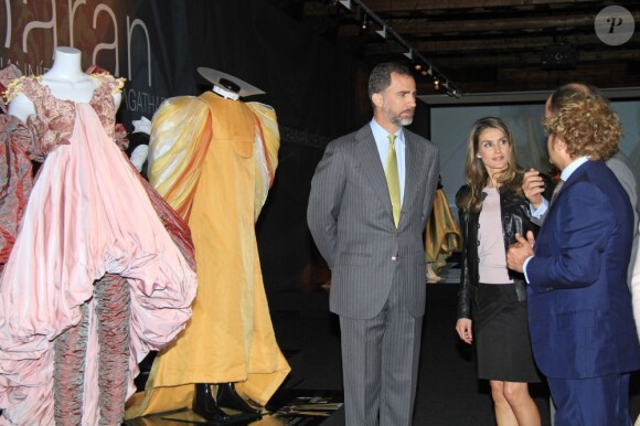 Letizia et Felipe d'Espagne ont visité une exceptionnelle exposition sur le peintre de l'âge d'or espagnol Francisco de Zurbaran lors de leur visite à Séville le 7 mai 2013.