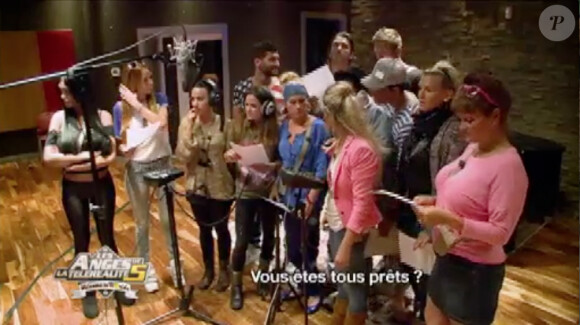 Les Anges enregistrent leur hymne dans les Anges de la télé-réalité 5, mercredi 8 mai 2013 sur NRJ12