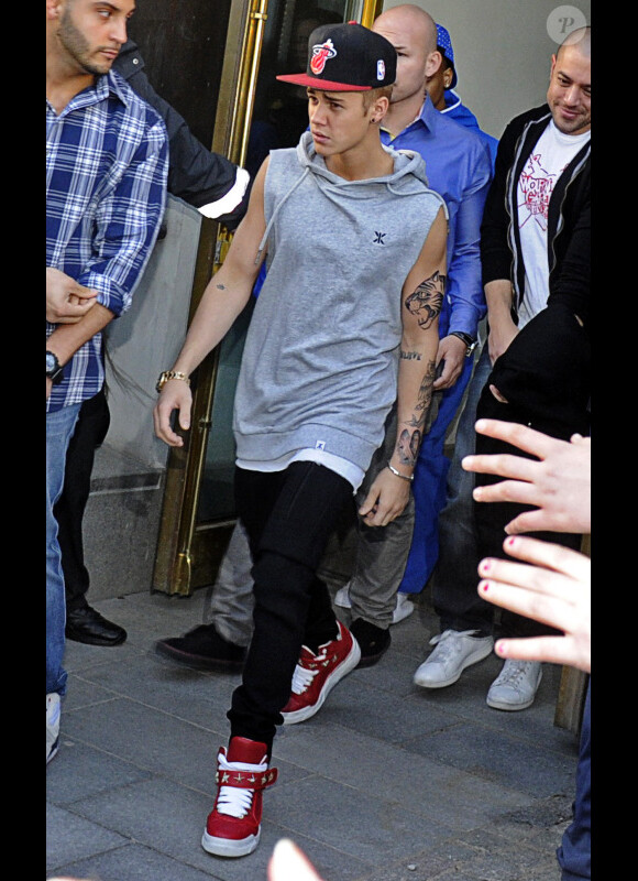 Justin Bieber à la sortie de son hôtel à Stockholm, le 23 avril 2013. Amanda Bynes a déclaré que son look était une source d'inspiration.