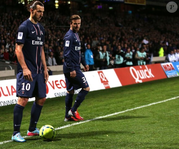 L'équipe du PSG a célébré son titre de champion de France acquis après sa victoire 1-0 sur la pelouse de l'Olympique Lyonnais, le 12 mai 2013 à Lyon