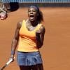Serena Williams, tout heureuse d'avoir remporté le tournoi de Madrid face à Maria Sharapova (6-1, 6-4), le 12 mai 2013