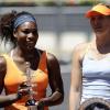 Serena Williams et Maria Sharapova côte à côte à l'issue de la finale du tournoi de Madrid remporté par l'Américane le 12 mai 2013 à Madrid