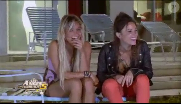 Aurélie et Capucine dans Les Anges de la télé-réalité 5 le lundi 13 mai 2013 sur NRJ 12