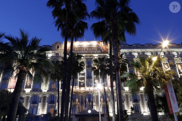 Le Carlton illuminé à Cannes.