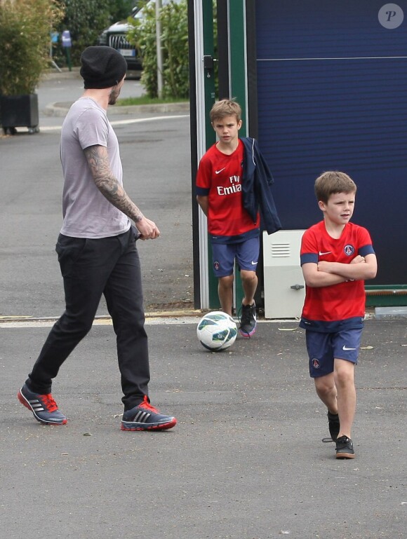 Exclusif - David Beckham au le Camp des Loges avec ses trois fils Brooklyn, Cruz et Romeo après l'entraînement à Saint-Germain-en-Laye, le 4 mai 2013.