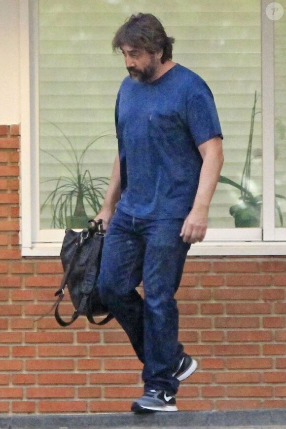 Javier Bardem rend visite à Monica Cruz, qui vient d'accoucher d'une fille à la maternité à Madrid le 14 mai 2013.
