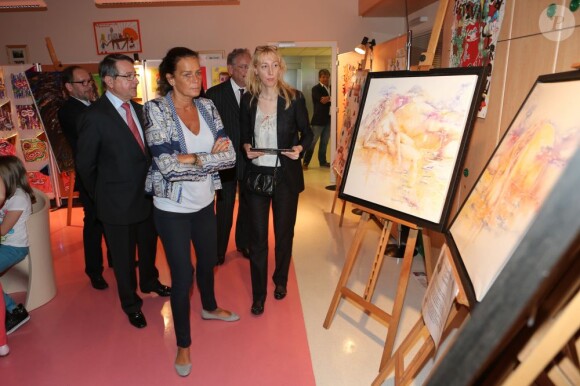 La princesse Stéphanie de Monaco en visite à l'école du Parc, à Monaco le 15 mai 2013, pour découvrir les créations des élèves à l'occasion de la manifestation "Rencontre autour des Arts... et du Cirque".