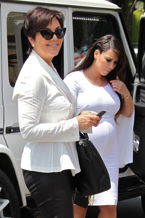 Kris Jenner et Kim Kardashian, duo mère/fille stylé à Los Angeles, le 16 mai 2013.