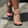 Les sandales Givenchy de Kim Kardashian. Los Angeles, le 16 mai 2013.