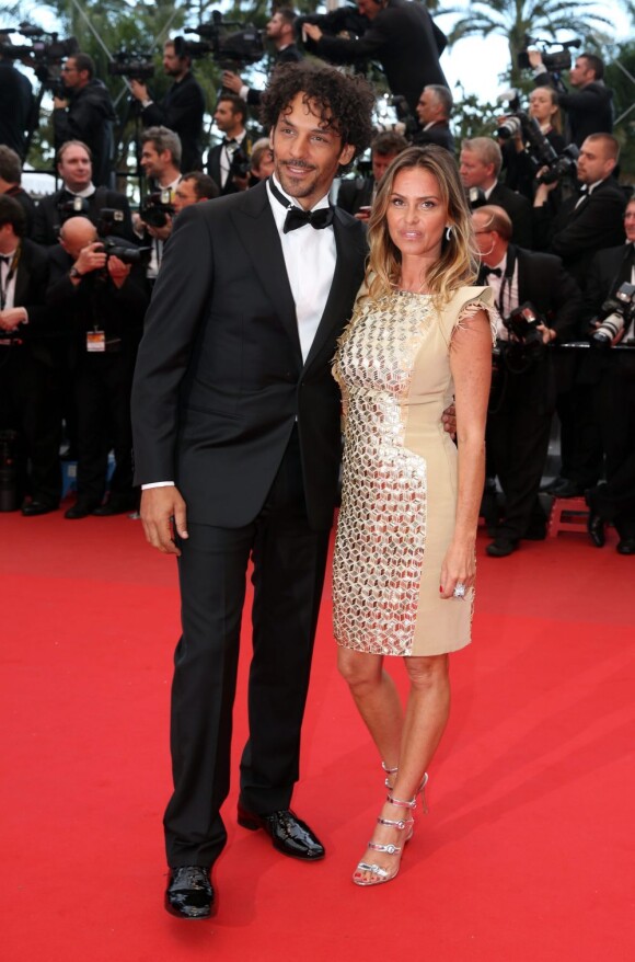 Tomer Sisley et sa nouvelle compagne Agathe de la Fontaine durant la montée des marches du film Inside Llewyn Davis lors du 66e festival du film de Cannes, le 19 mai 2013.