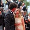 Tomer Sisley et sa nouvelle compagne Agathe de la Fontaine tendres amoureux pendant la montée des marches du film Inside Llewyn Davis lors du 66e festival du film de Cannes, le 19 mai 2013.