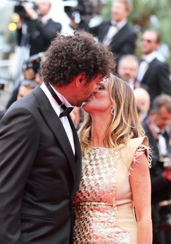 Tomer Sisley et sa nouvelle compagne Agathe de la Fontaine lors de la montée des marches du film Inside Llewyn Davis lors du 66e festival du film de Cannes, le 19 mai 2013.