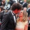 Tomer Sisley et Agathe de la Fontaine en couple lors de la montée des marches du film Inside Llewyn Davis lors du 66e festival du film de Cannes, le 19 mai 2013.