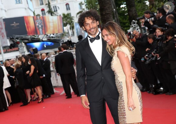 Tomer Sisley et Agathe de la Fontaine à la montée des marches du film Inside Llewyn Davis lors du 66e festival du film de Cannes, le 19 mai 2013.