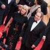 Robert Hossein et sa femme Candice Patou lors de la montée des marches du Festival de Cannes le 19 mai 2013