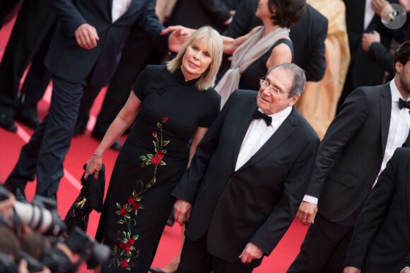 Robert Hossein et sa femme Candice Patou lors de la montée des marches du Festival de Cannes le 19 mai 2013